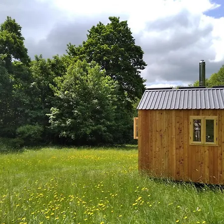 Celorocni Glamping V Pohodlnem Domecku 山林小屋