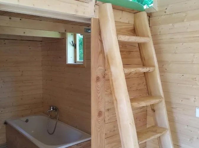 Celorocni Glamping V Pohodlnem Domecku 롯지